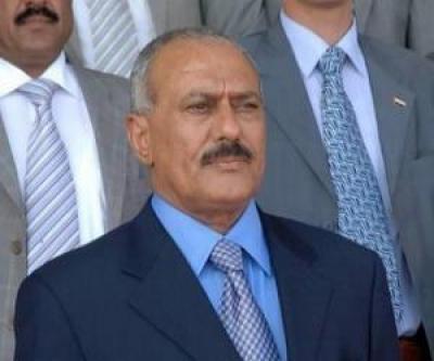 Almotamar Net - GPC chairman, Ali Abdullah Saleh, held intensive contacts with a large number of political and social figures in the Hadramout, Shabwa, al-Mahra, Lahej, Aden, Abyan and Dalea provinces, in an effort to stop the crises in the south and refused to ignite hatred among the Yemeni people.