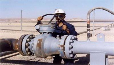 Almotamar Net - Oil from Marib governorate was pumped again on Sunday in the pipeline, which was attacked by saboteurs a few days ago in Al-Shabwan area.