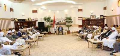 Almotamar Net - President Abdo Rabbu Mansour Hadi received on Wednesday mosque preachers and religious guides from all Yemeni provinces. 

Hadi cited that preachers and guides can guide and raise awareness to people, spelling out that Yemens most remarkable challenges are poverty and unemployment. 
