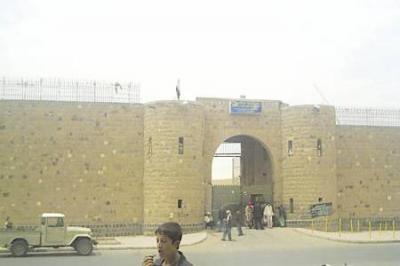 Almotamar Net - A group of terrorists attacked the central prison in Sanaa Thursday evening using a car bomb and gunfire from several places on the prison, an official source at Interior Ministry said. 