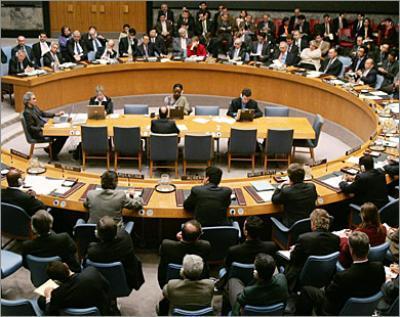 Almotamar Net - The UN Security Council (UNSC) on Wednesday reaffirmed the need for the "full and timely" implementation of the political transition in Yemen, following the comprehensive National Dialogue Conference, and established a sanctions regime against spoilers. 

Acting unanimously and under Chapter VII of the UN Charter, the Council said the implementation of the transition should be "in line with the GCC Initiative and Implementation Mechanism," and with conformity with the expectations of the Yemeni people. 
