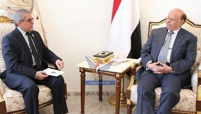 Almotamar Net - President Abdo Rabu Mansour Hadi on Wednesday received Director of the Gulf Cooperation Council (GCC) office in Sanaa Saad al-Arifi, discussing mutual relations at different levels. 

President Hadi highly appreciated support of the GCC States provided to Yemen, commending brotherly relations between Yemen and the Gulf States.
