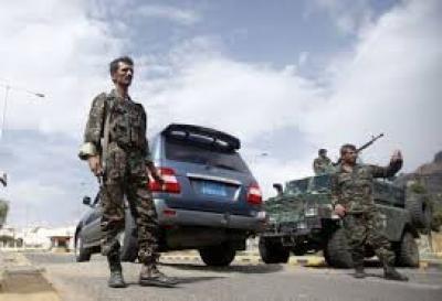 Almotamar Net - Security officials say fighting in western Yemen has killed three soldiers and two al-Qaida militants.

The officials say militants first attacked a security checkpoint early Tuesday in the town of Wassab in Damar province, killing one soldier, then fled to the nearby Hudayda province.
