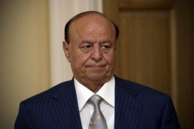 Almotamar Net -  President Abd Rabbo Mansour Hadi on Friday valued highly the sacrifices made by the armed and security forces to foil a number of terrorist plots targeting the countrys security and stability.

In his cable to the officers and soldiers of the 4th region command in Aden province, Hadi hailed the high level of readiness and vigilance they have showed as confronting bravely the recent terrorist attack on the commands headquarters.
