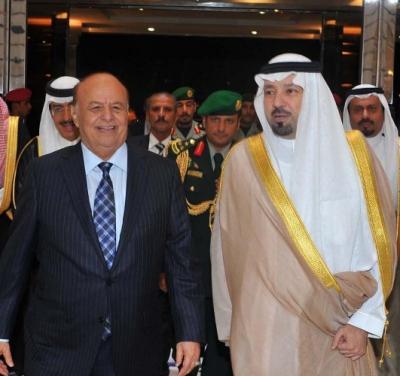 Almotamar Net - President Abdu Rabbu Mansour Hadi has returned early on Wednesday home after a short visit to Saudi Arabia, where he held a meeting with King Abdullah bin Abdulaziz Al Saud.

At the meeting, Hadi reviewed with King of Saudi Arabia a number of mutual, regional and international issues especially the current situation in Yemen in the light of the armed clashes in Amran province and not obligating by Houthis group on truce agreement to ceasefire there.
