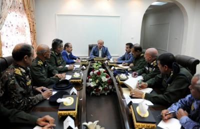 Almotamar Net - President and Supreme Commander of the Armed Forces Abdu Rabbu Mansour Hadi has chaired a meeting with Defense Minister Major General Mohammed Nasser Ahmed, Chief of staff, Major General Ahmed Ali al-Ashwal along with a number of military leaders..

The meeting discussed the latest developments on the ground especially events occurred in Amran province. He gave his orders to put security and military forces on alert in the capital Sanaa and neighboring provinces, praising the role played by security and armed forces in consolidating security, stability and public tranquility in