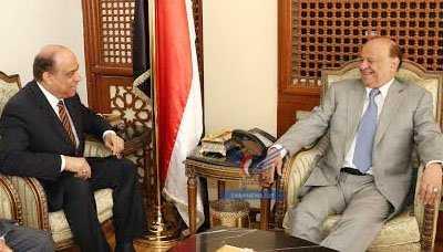 Almotamar Net - President Abdu-Rabbu Mansour Hadi received on Thursday Egyptian Ambassador to Yemen Ashraf Aqel on the occasion of the end of his diplomatic term in Yemen.

President Hadi praised the efforts made by the ambassador in the way of enhancing the bilateral relations between Yemen and Egypt.
