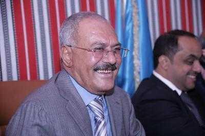 Almotamar Net - Ali Saleh met the GPC parliaments in the House of Representatives as part of the meetings convened by the leadership of the GPC.

In the meeting, Saleh praised all the members of the GPC and confirmed their loyalty to the country.

He mentioned the difficulties that Yemen faced in the last three years. 