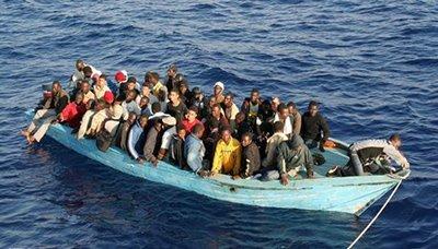 Almotamar Net - A small smuggling boat carrying 49 Africans sank on Monday off southwest coast of Yemen between Miyun Island and Thubab coast after it capsized due to strong currents and waves.

Commander of the 17th Infantry Brigade Brigadier Saleh al-Sobari explained that the brigade patrols managed to rescue five Somalis, including a woman, and eight Ethiopians before drowning and recovered a body of a Somali.
