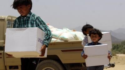 Almotamar Net - Two planes of UNICEF loaded with tons of medical aid arrived on Tuesday in Sanaa International Airport.

UNICEF spokesman in Yemen, Mohammad al-Asadi said that the aid shipments contain 7.532 tons of vaccines for children and over 37 tons of medical assistances and supplies.
