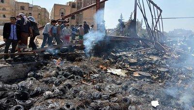 Almotamar Net - At least eight citizens were killed and others were injured by air raids waged by the Saudi aggression war jets on al-Wazeiah district of Taiz province on Friday.

A local official said that the aggression warplanes launched two raids on al-Wazeiah district, targeting a car carrying citizens in al-Raqah area in central of the district, which led to the killing of eight people including women and injuring others.

The number of victims could rise because there are people with serious injuries, the official said.
