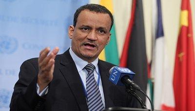 Almotamar Net - The United Nations envoy for Yemen announced that the Riyadhs delegation had suspended its participation in the talks being held in Kuwait.

In a statement issued on Sunday, Ismail Ould Cheikh Ahmed said the atmosphere of the peace talks during the past few days was "positive".

"We urge all the parties to engage in good faith and demonstrate wisdom in their participation in the talks, Yemenis are counting on them," he said.

He said all difficult issues should be discussed at the negotiating table in a transparent manner, "in order to reach a comprehensive agreement which will put an end to this kind of incidents."

Ahmed said the UN is in constant contact with the De-escalation and Coordination Committee (DCC), and through it with the local committees, to investigate and halt all breaches of the cessation of hostilities.

The envoy said he had communicated extensively with the Riyadhs delegation and met with the leaders of Ansarallah and the General People Congress (GPC) delegation, after which he had received assurances from the parties regarding their commitment to resolve the outstanding issues without convening joint sessions.
