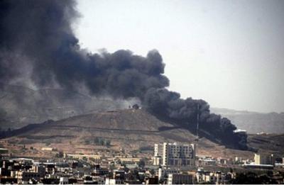 Almotamar Net - The Saudi fighter jets waged on Wednesday raids on the capital Sanaa, a security official said. 

The official added the fighter jets targeted the 21st September Park with three raids. The bombings caused huge damage to private and public properties.
