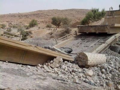 Almotamar Net - The Saudi warplanes launched on Sunday an air raid on Muthaikhra district of Ibb province, a security official said. 

The raid targeted al-Jaabi bridge in Muthaikhra and destroyed it completely causing huge damage to the main road. 
