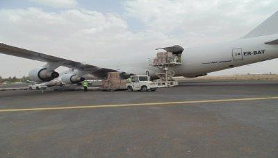 Almotamar Net - Two UNICEF aircraft carrying more than 33 tons of cholera medicines have arrived at Sanaa International Airport.

"Two shipments of cholera medicines came to reduce the spread of cholera disease," UNICEF spokesman Mohammed al-Asadi said.
