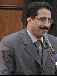 المؤتمر نت - تبدأ صباح غدٍ امتحانات النقل لمرحلتي التعليم الأساسي والثانوي في كل أنحاء اليمن.
وأوضح وزير التربية والتعليم لـ"المؤتمر نت " أن أربعة ملايين ونيف من طلاب وطالبات مدارس الجمهورية سيؤدون الامتحانات النهائية في كل مديريات الجمهورية وهم طلاب النقل من التعليم الأساسي وصفوف النقل من التعليم الثانوي يوم السبت المقبل 29/5/2004م .
وقال الدكتور عبدالسلام محمد الجوفي- إن امتحانات النقل تستلزم....