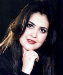 المؤتمر نت - اليمنية المنتقبة نوال الجويري: رائعة أنت، ونصوصك تحمل تمرد شاعرة حقيقية، فقط كنت أتمنى لو أرى وجهك، لكنه العفريت لقمان قالها على الملأ في قصيدة ارتجالية طازجة.. لا أدرى هل من حسن أو سوء حظك أن كان صعوده يليك مباشرة على 