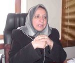 المؤتمر نت - قالت رئيسة اتحاد نساء اليمن رمزية الإرياني أنها تفاجئت من موقف أحزاب المعارضة "اللقاء المشترك  من التعديلات الدستورية الخاصة بالمرأة.  وأضافت: لقد أضر حزب الإصلاح بنساء اللقاء المشترك الراغبات في الترشح ويقف ضد دعمهن أو مساندتهن، ويطالبونهن بتقديم أحد من رجال أسرهن بديلاً عنهن.
