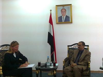 المؤتمر نت - بحث وزير الشباب والرياضة معمر الارياني اليوم مع مدير مشروع اميديست التابع للوكالة الأمريكية للتنمية السيدة صابرينا فاير تعزيز العلاقات الثنائية والشراكة في مجال العلاقات بين الجانبين وذلك في إطار المصفوفة التنفيذية المقدمة إلى حكومة الوفاق الوطني.
