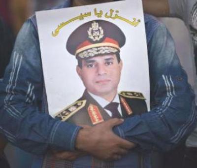 المؤتمر نت - لا أحد يعرف ما يدور بخلده. ثبات خططه الدفاعية تلزمك الصمت والمراقبة. هدوء شخصيته يعكس قوة كامنة. اعتياده العمل الاستخباري طبع على تصرفاته شيئاً من الغموض. تأويل خطاباته وتدقيقه في الأرقام ينبئان عن 