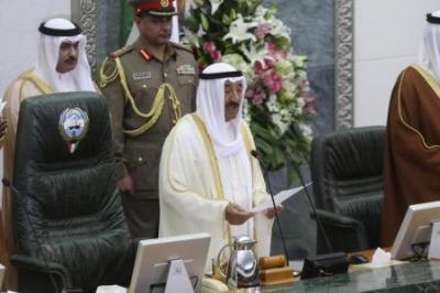  أمير الكويت يصدر مرسوما بحل البرلمان 
