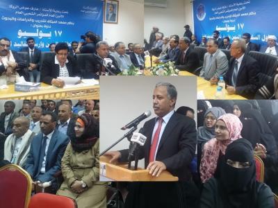 المؤتمر نت - قال الدكتور علي مطهر العثربي رئيس دائرة الفكر والثقافة بالمؤتمر: ان اليمن دخل في السابع عشر من يوليو 78م مرحلة جديدة من البحث عن إرساء تقاليد العمل الديمقراطي وتثبيت مبدأ التداول السلمي للسلطة