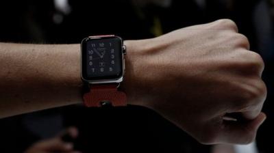 المؤتمر نت - تعمل شركة آبل العملاقة للتكنولوجيا على إصدار نسخة جديدة من ساعتها الذكية