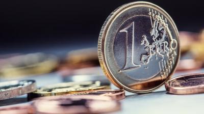 المؤتمر نت - عادت العملة الأوروبية بأرباح جيدة على مستثمريها خلال العام الماضي، حيث اعتبر اليورو، إلى جانب أسهم شركات التكنولوجيا والذهب، أحد أدوات الاستثمار الأكثر ربحية في 2020
