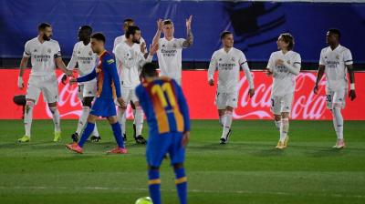 المؤتمر نت - حقق ريال مدريد انتصارًا ثمينًا بنتيجة (2-1) خلال مواجهة الكلاسيكو ضد الغريم التقليدي برشلونة، يوم السبت، في إطار منافسات الجولة 30 من الليجا.
