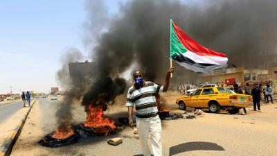 السودان .. تحركات عسكرية وإعتقالات وإعلان الطوارئ  	 