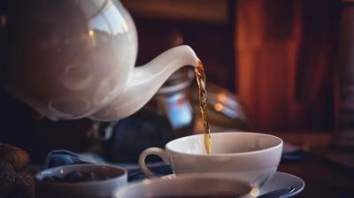 المؤتمر نت - كشفت دراسة طبية حديثة عن آثار إيجابية لتناول الشاي على الصحة، موضحة فوائد عديدة للمشروب الشعبي