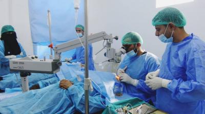 المؤتمر نت - أجريت 79 عملية جراحية خلال المخيم المجاني الـ 50 لطب وجراحة العيون الذي نظمته جمعية الرعاية الصحية للمجتمعات المتضررة بمديرية حرف سفيان في محافظة عمران.