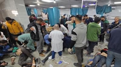 المؤتمر نت - وجه مدير مستشفى "كمال عدوان" في شمال قطاع غزة الدكتور حسام أبو صفية، مساء الأحد، تحذيرا إلى العالم لإنقاذ المستشفى الذي يتعرض لقصف إسرائيلي مستمر من التحول إلى خرابة