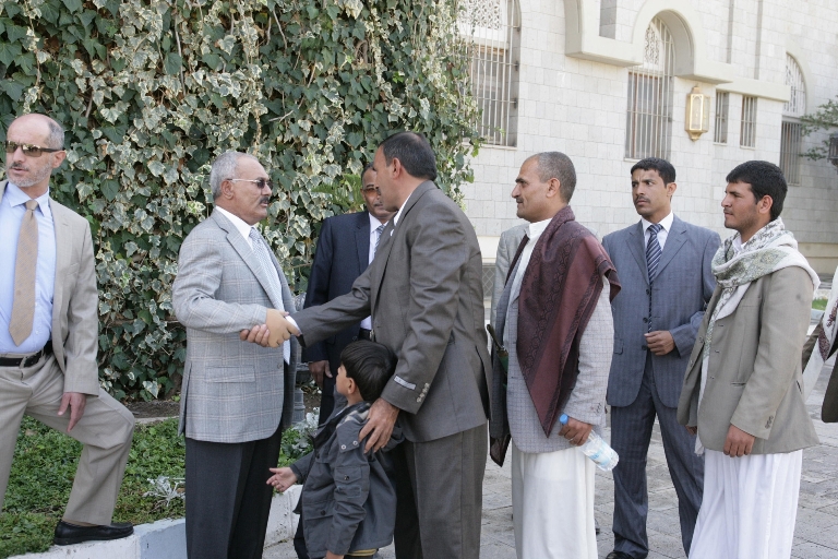 اليمن : الزعيم على عبدالله صالح يستقبل جموع المهنئين بعيد الاضحى