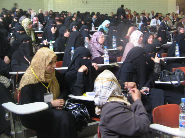 مشاركة نسائية كثيفة لطبيبات امانة العاصمة