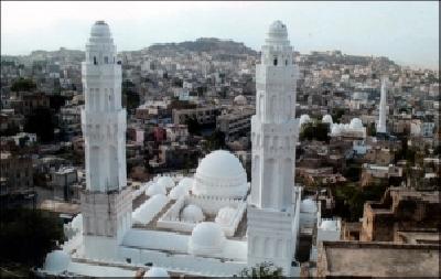 Almotamar Net - "One unique aspect of Yemeni mosques - and I sincerely wish the entire Muslim world would follow their example -- is that mosques belonging to Sunni or Shia sects are used interchangeably by both groups."
 (Friday, April 27, 2007) 
________________________________________
