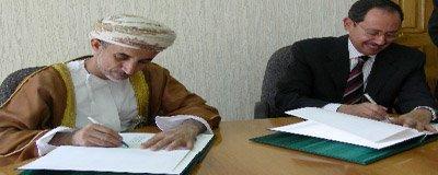 Almotamar Net - An agreement pertaining to allocation of the Omani grant offered to the republic of Yemen during the London donor conference amounted to $ 100 million was signed at the Yemeni Ministry of Planning and International Cooperation in Sanaa Sunday. 