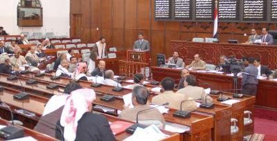 Almotamar Net - Chairman of the parliamentary constitutional and legal affairs committee Ali Abu Hlaiqa read out Sunday the government request for amending some articles of the general election and referendum law for 2001. 