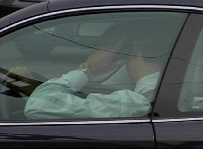 Almotamar Net - A University of Utah study found conversation -- and not the use of hands-free phone devices -- is the main distraction while driving and talking on cell phones. 
Cell phone usage is being blamed for several problems this week as a University of Utah study found that cell phone usage on highways causes traffic jams. 

