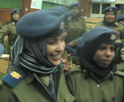 Almotamar Net - Major Suad Mohammed, trainer at the school for training police soldiers in Yemen said Saturday that the school has lately increasing turnout by girls holding university degrees and secondary school graduates for joining the women police in Yemen in an indication to success of woman police in Yemen, a career receiving support and attention by the political leadership. 