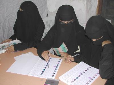 Almotamar Net - Women who have participated in a symposium held in Sanaa Wednesday have stressed the necessity of putting up mechanisms for rendering the President of the Republics initiative launched last September to legislations forcing Yemeni political parties to allocate 15% for the women on the list of their candidates for the parliamentary and local councils. 