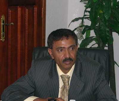 Almotamar Net - Acting Secretary General of the General Peoples Congress (GPC) Abdulrahman al-Akwaa reiterated Thursday the call to the political parties in Yemen to sit to dialogue on reaching a an agreement enabling the woman to reach the parliament. He said the woman participation has become a necessity and is no longer a political issue and the woman is the partner of the man in everything. 