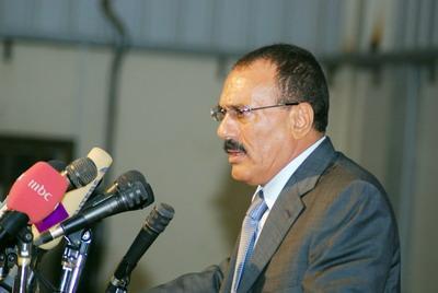 Almotamar Net - President Ali Abdullah Saleh urged security authorities to have more wakefulness and continue efforts in fighting terror. He praised the successes and big gains made by security apparatuses in combating terror and the organised crime.  