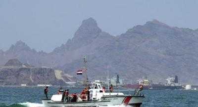 Almotamar Net - Yemen Coast Guard troops, in cooperation with the Navy in the Gulf of Aden, succeeded Sunday in saving a Saudi oil tanker from an attack carried out by pirates on it in the high waters , 7 nautical miles offshore Al-Mukalla in the governorate of Hadramout. 