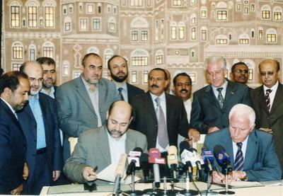 Almotamar Net - A Yemeni initiative to resolve Palestinians dispute was presented in time of holding the recent Kuwait summit to the leaderships of Fatah and Hamas movements as well as to leaders of Egypt, Syria and Turkey, 26 September weekly reported on Thursday. 