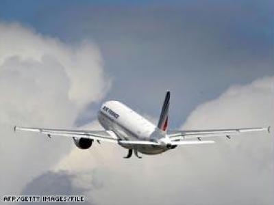 Almotamar Net - SAO PAULO, Brazil - A missing Air France jet carrying 228 people from Rio de Janeiro to Paris ran into lightning and strong thunderstorms over the Atlantic Ocean, officials said Monday. Brazil began a search mission off its northeastern coast. 