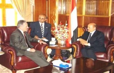Almotamar Net - Deputy Premier for Defence and Security Affairs, the Minister of Local Administration in Yemen Dr Rashad al-Alimi discussed Monday with the British ambassador to Yemen Tim Torlot subjects relating to security aspects and cooperation of the two countries. Dr al-Alimi praised the bilateral cooperation of the two countries. 