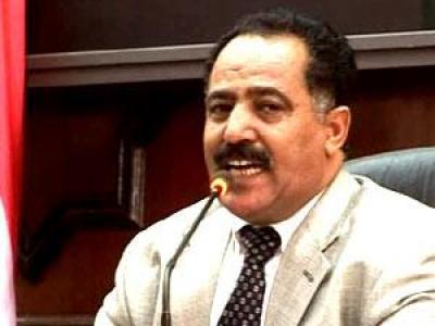 Almotamar Net - The Yemeni Parliament Speaker  Yahya al-Raei has called on the government and businessmen in Yemen for building factories and centres for the employment of orphans to work  in them so that to be active in the society rather than depending on others. 