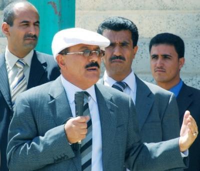 Almotamar Net - President Ali Abdullah Saleh paid a visit on Wednesday to the 29th Mechanized Brigade of Tareq Bin Ziad Military Camp in Sanaa capital where he was welcomed by the Minister of Defense Mohamed Naser and other senior military commanders. 