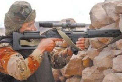 Almotamar Net - A sniper soldier from 29 mechanized brigade was able on Monday to snipe at three terrorist elements, one of them is a field leader while they were trying to infiltrate into Shahran valley in Harf Sufyan. The elements were taking advantage of the armed forces commitment to the ceasefire decision the government declared last Friday. 
